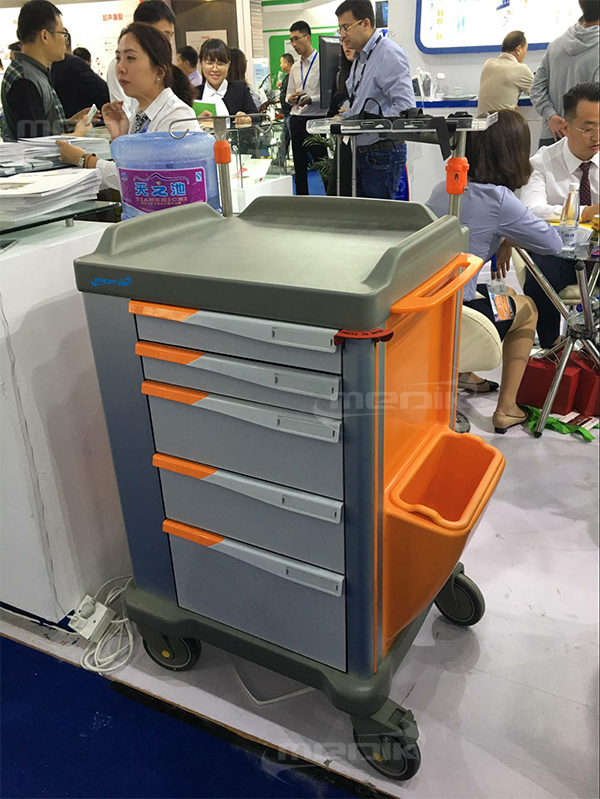 Nueva serie de carros médicos lanzados en otoño 2018 CMEF