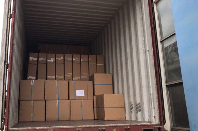 Medik cargando mobiliario hospitalario para contenedor de 40HQ a Centroamérica