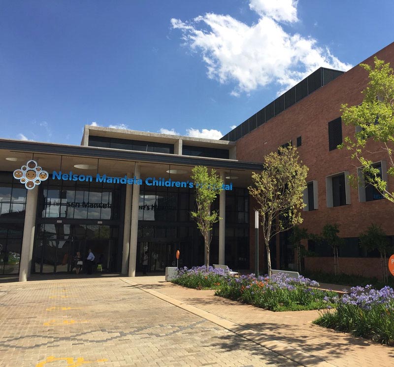 Tabla de examen pediátrico de entrega de carga para el hospital NMC de Sudáfrica.